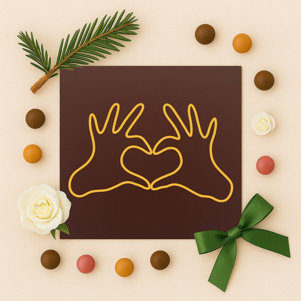 Hands Framing Heart – cadou pentru cupluri