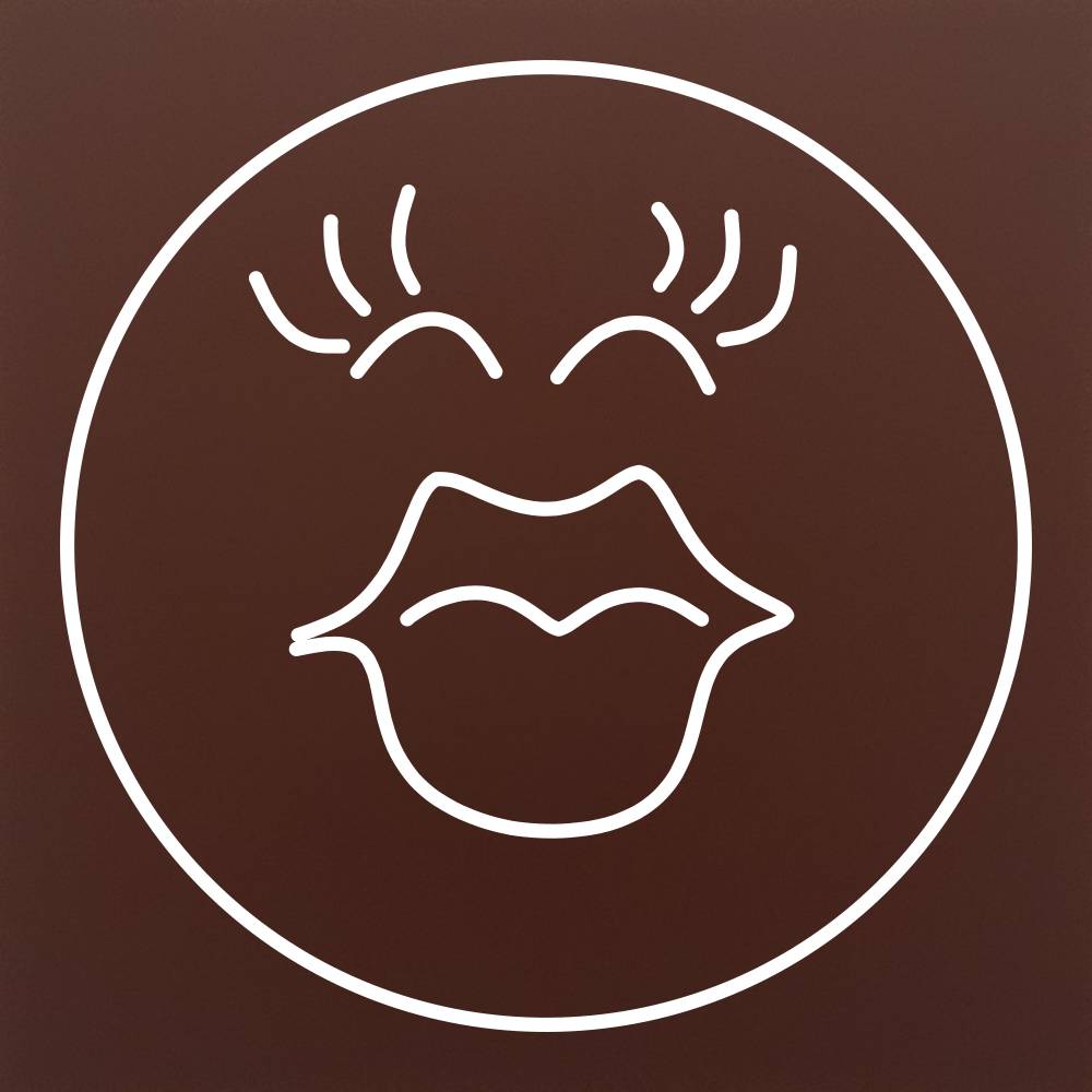 Tableta din ciocolata – Kiss Smiley – cadou pentru cupluri – model alb pe ciocolata