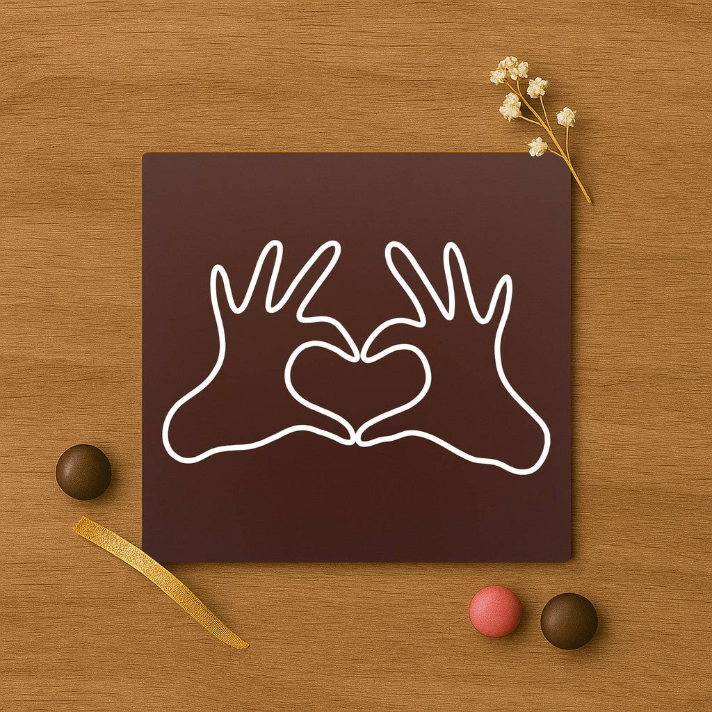 Hands Framing Heart – cadou pentru cupluri